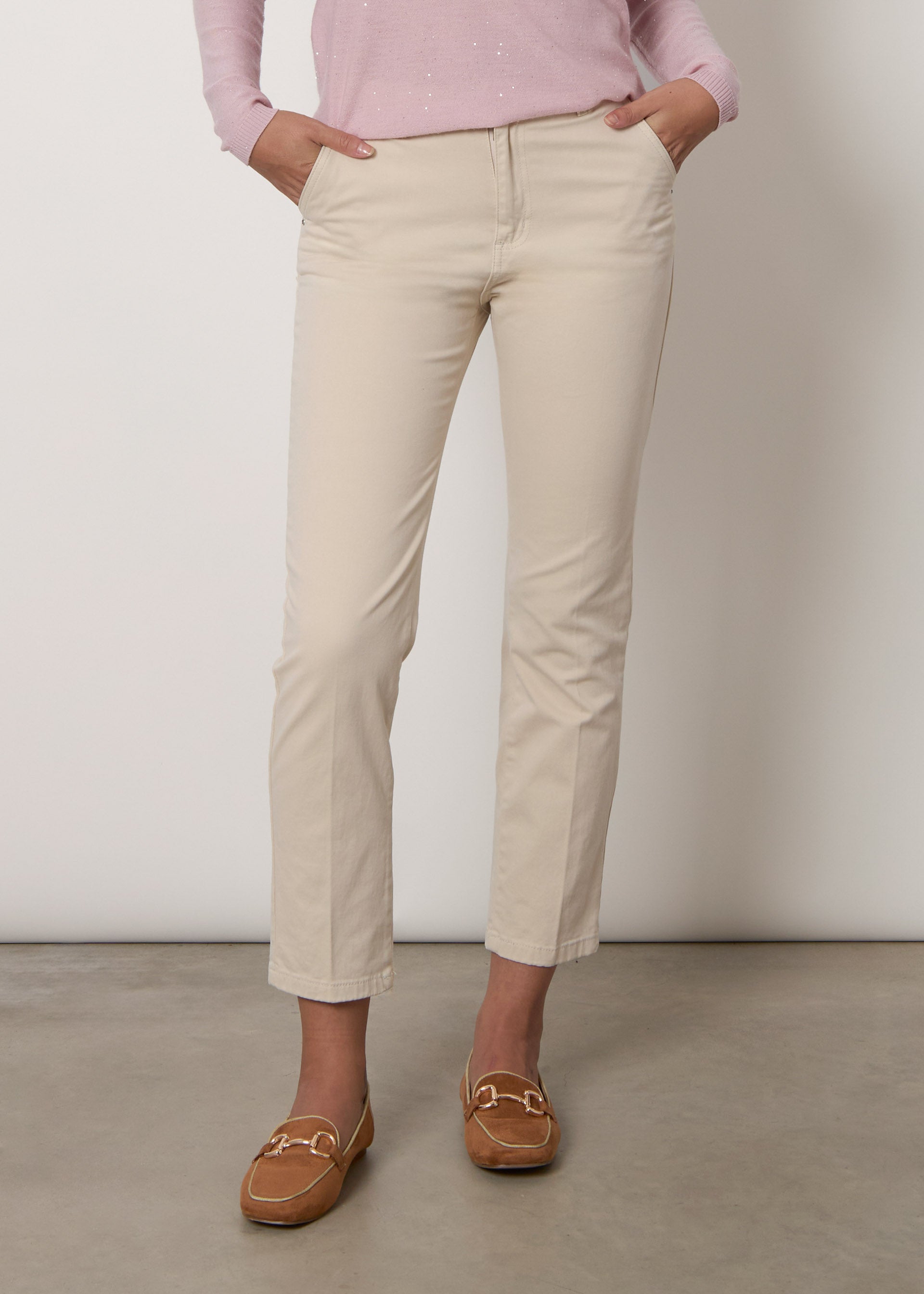 Pantaloni chino a vita alta