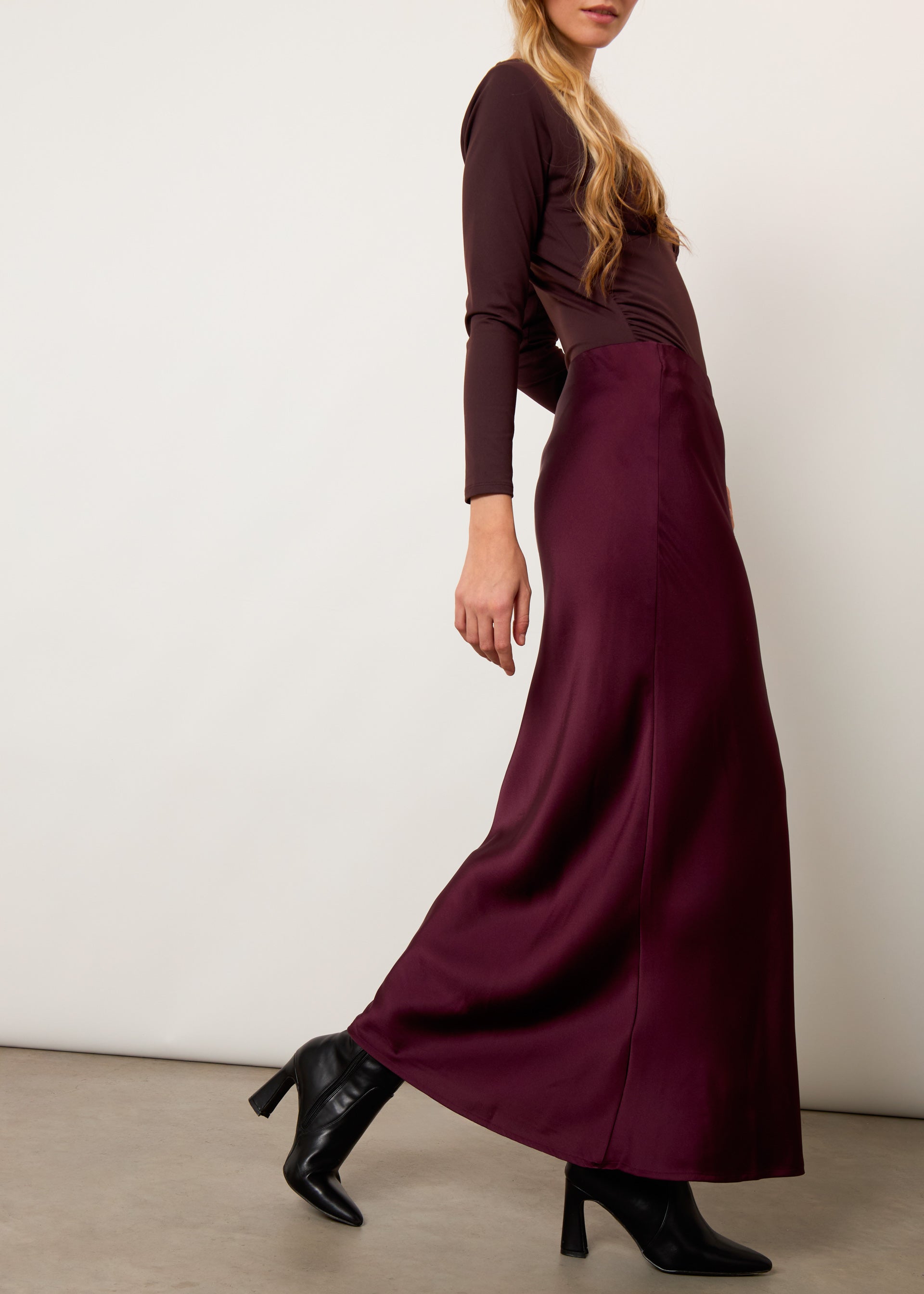 Gonna in satin a trapezio