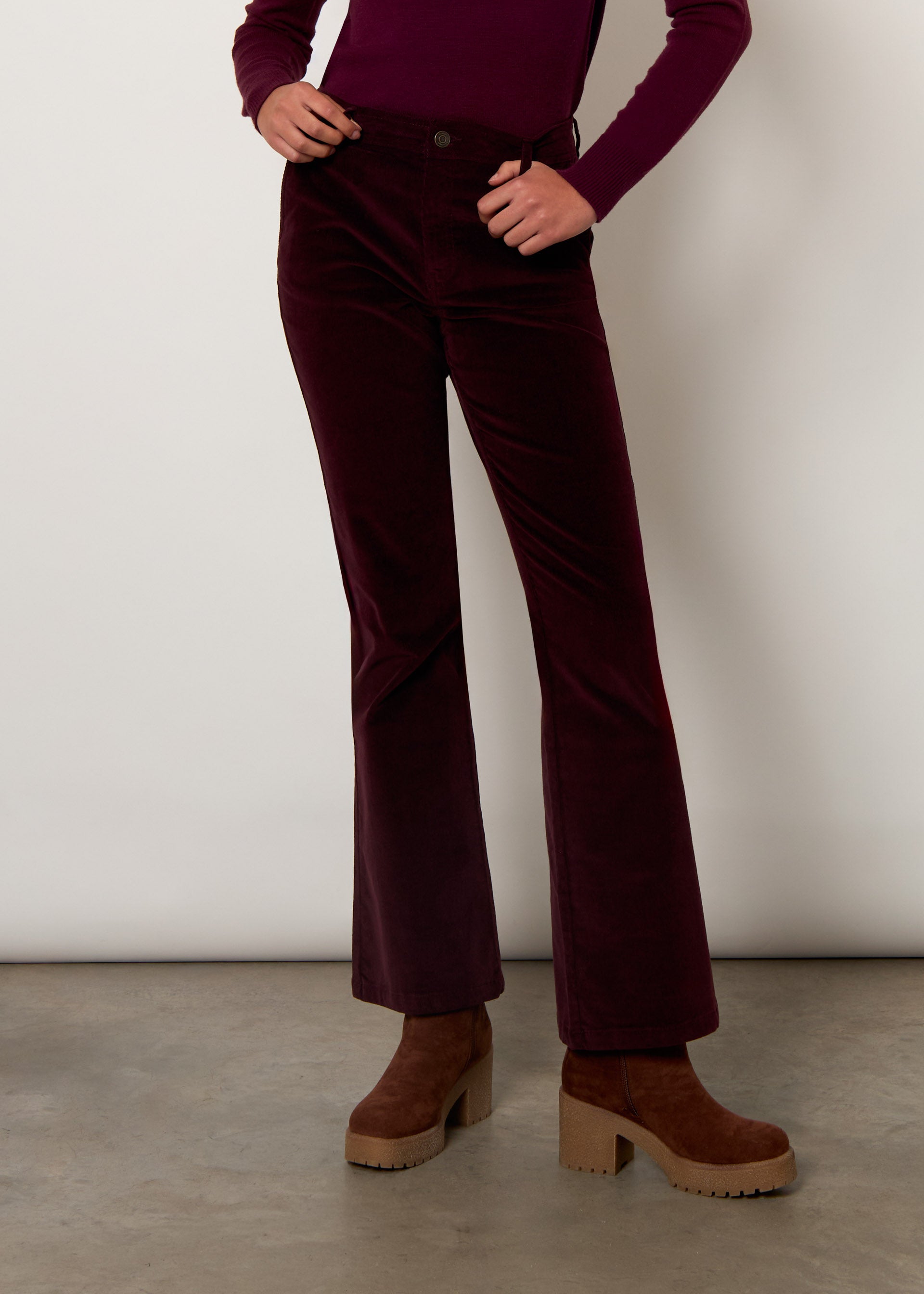 Pantaloni flare in velluto