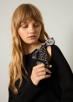 Pullover con foulard