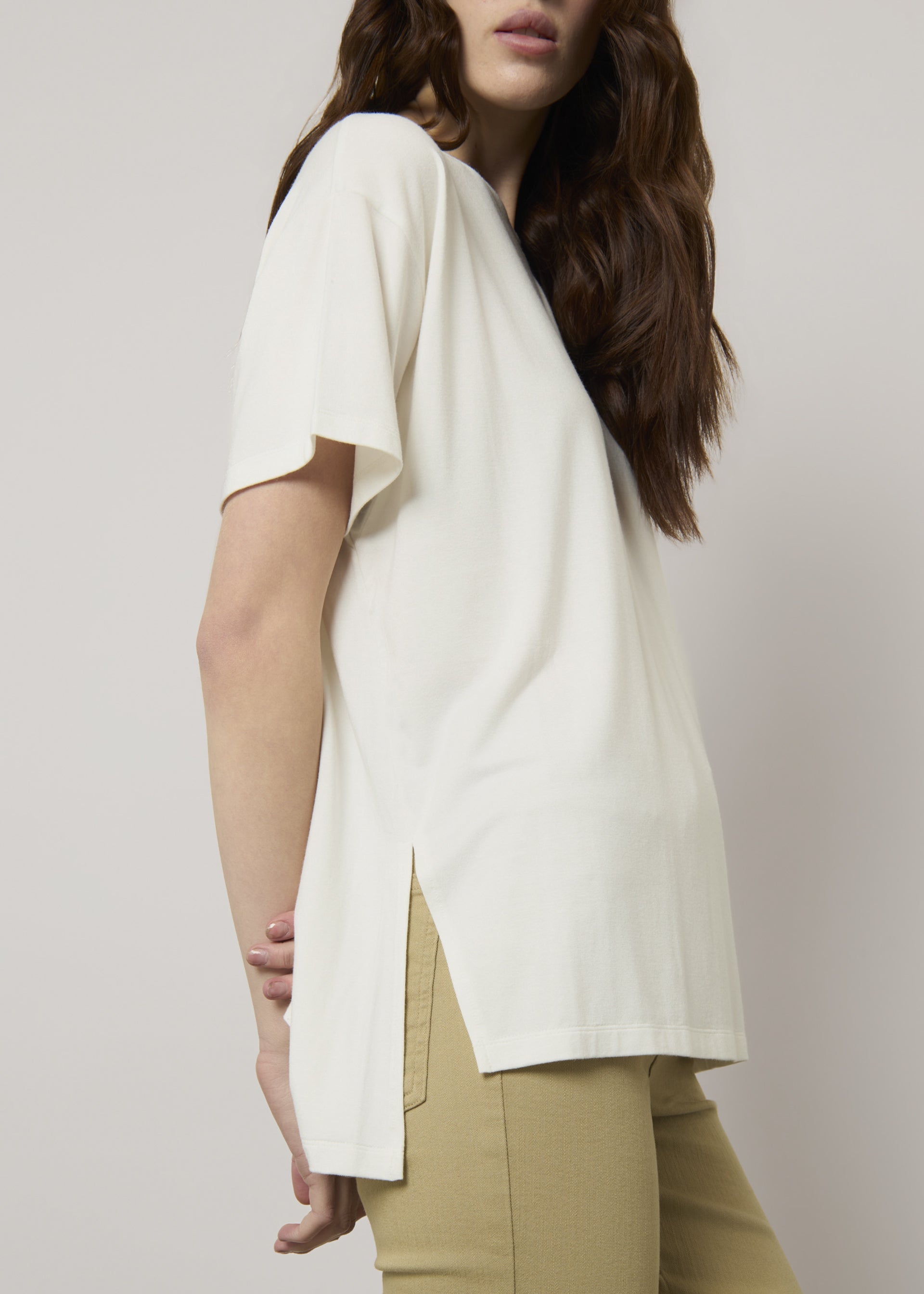 T-shirt over con spacchi