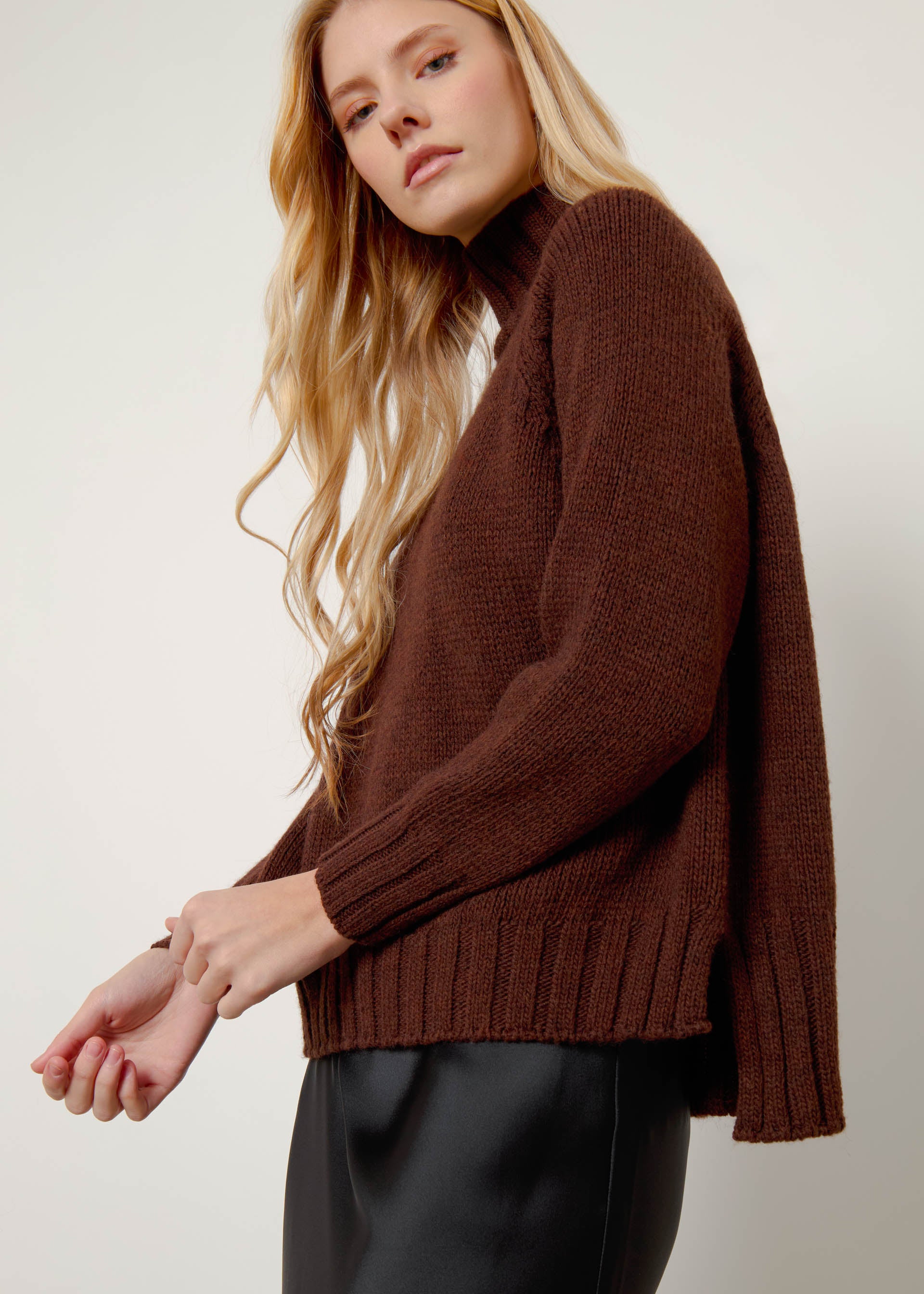 Maglia a collo alto in lana