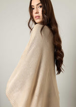 Poncho asimmetrico in maglia
