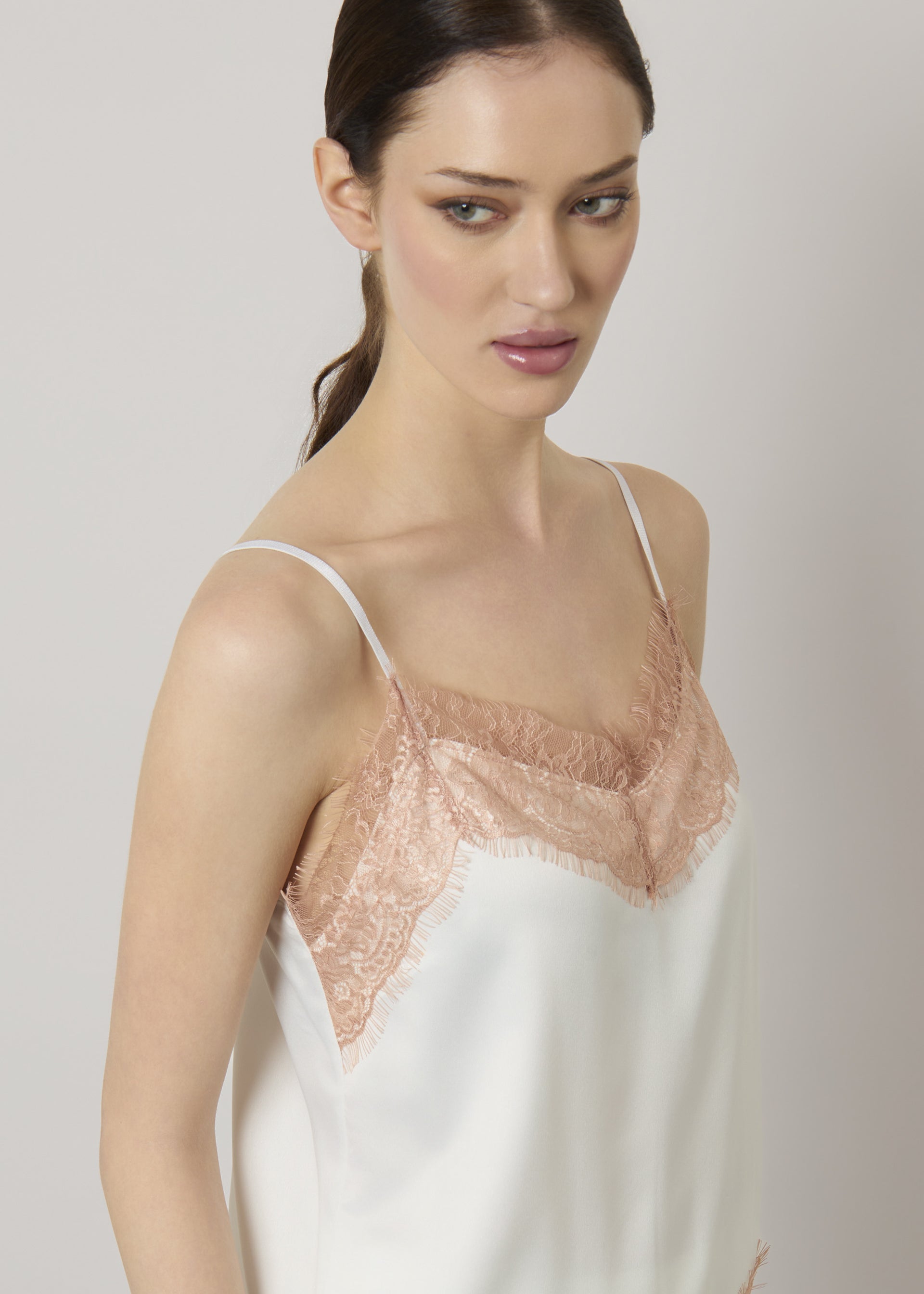 Top lingerie in satin con pizzo
