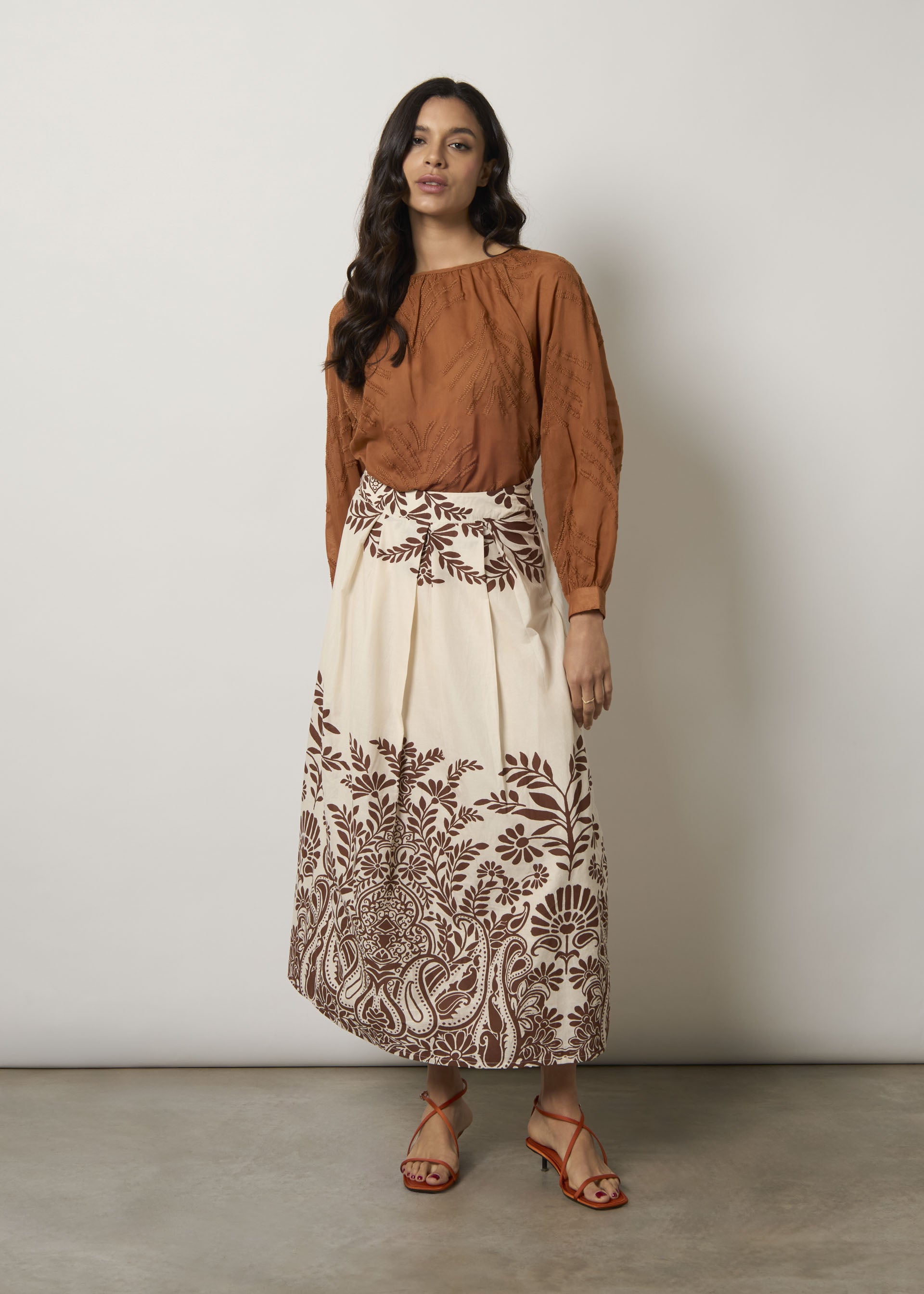 Blusa in mussola ricamata