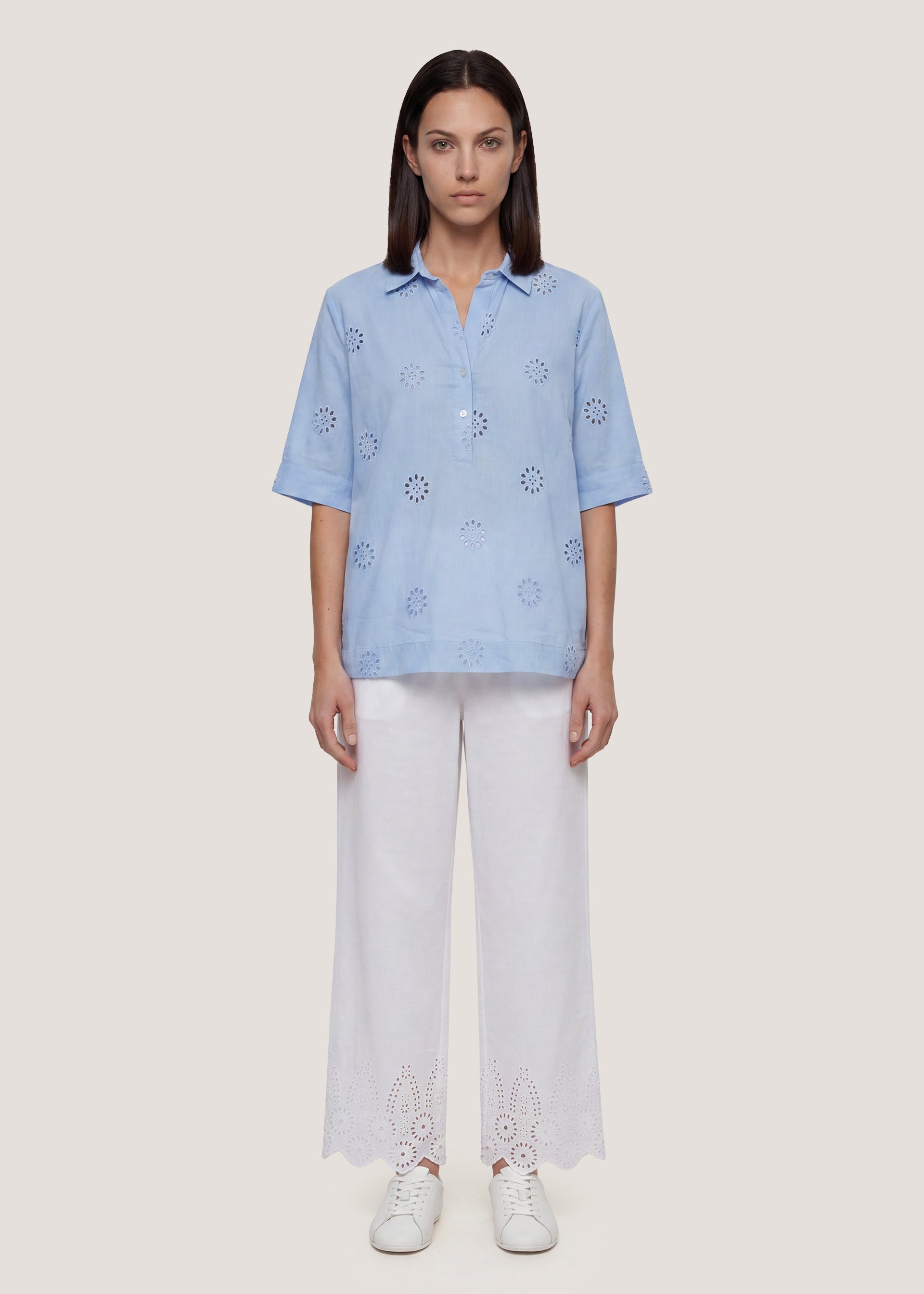 Blusa in sangallo maniche corte