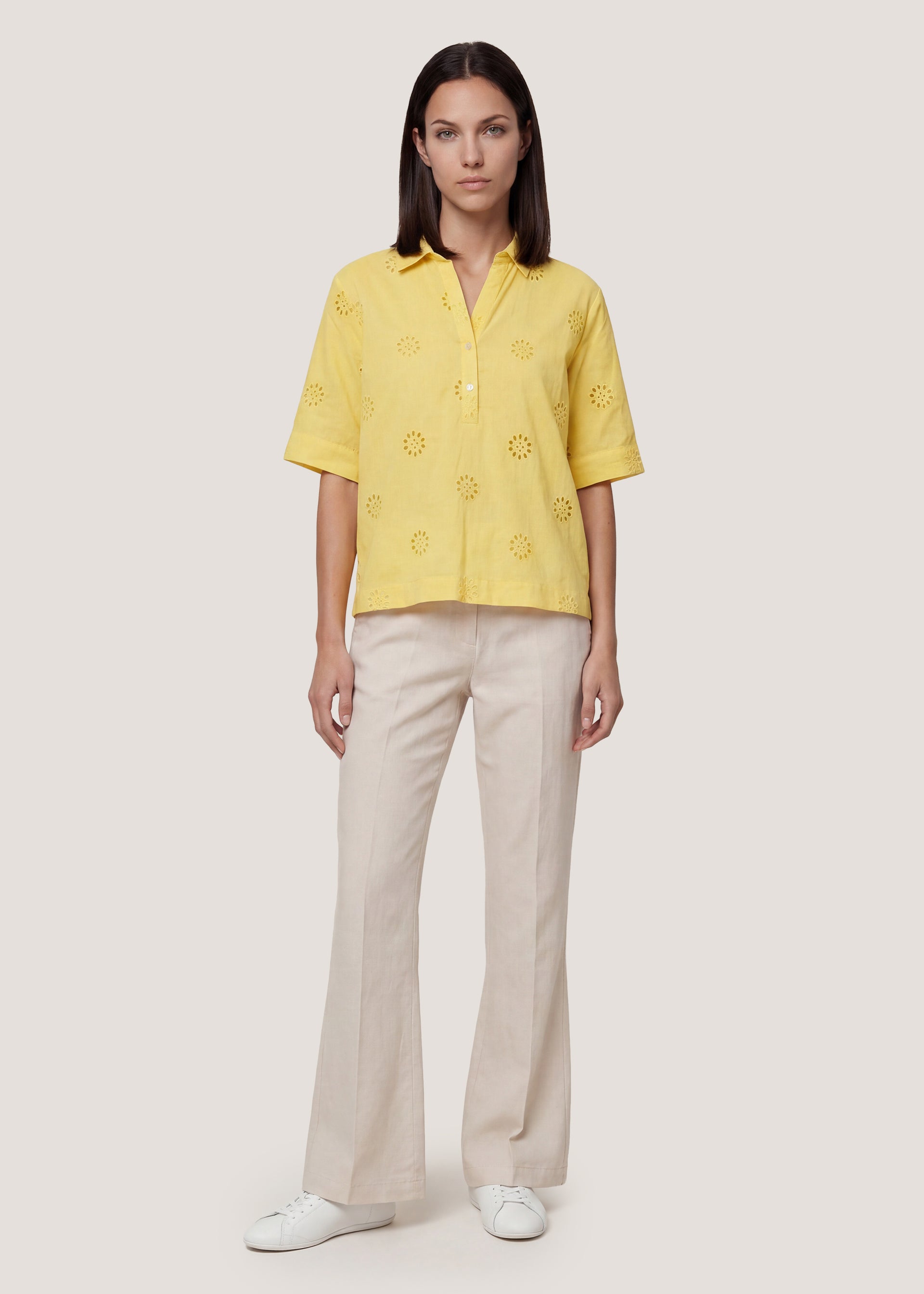 Blusa in sangallo maniche corte