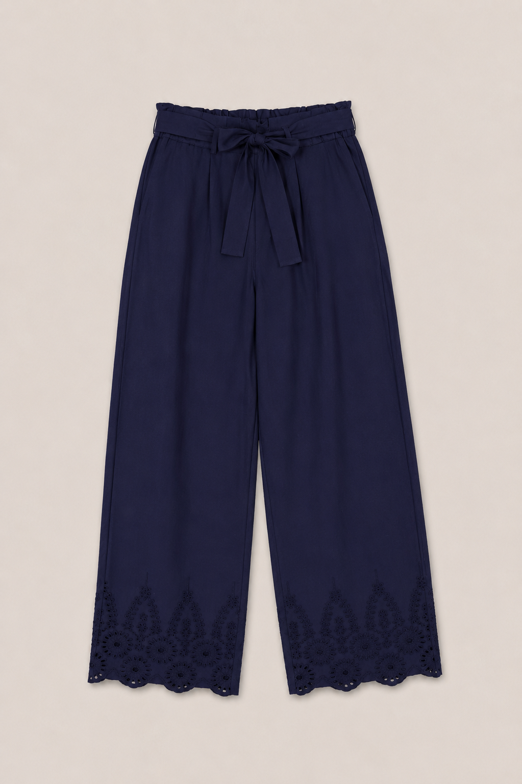 Pantaloni in puro cotone con sangallo