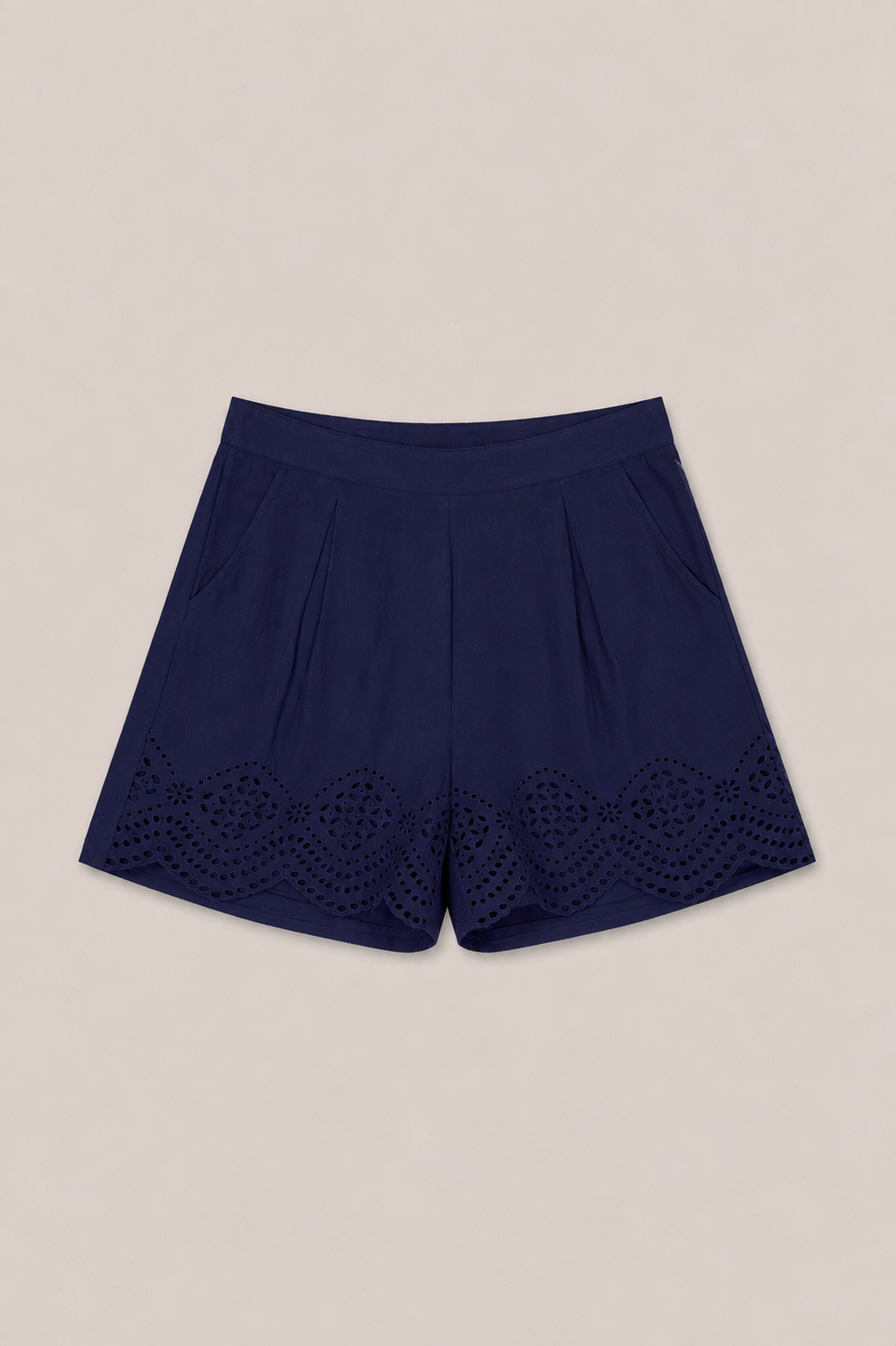 Bermuda in puro cotone con sangallo