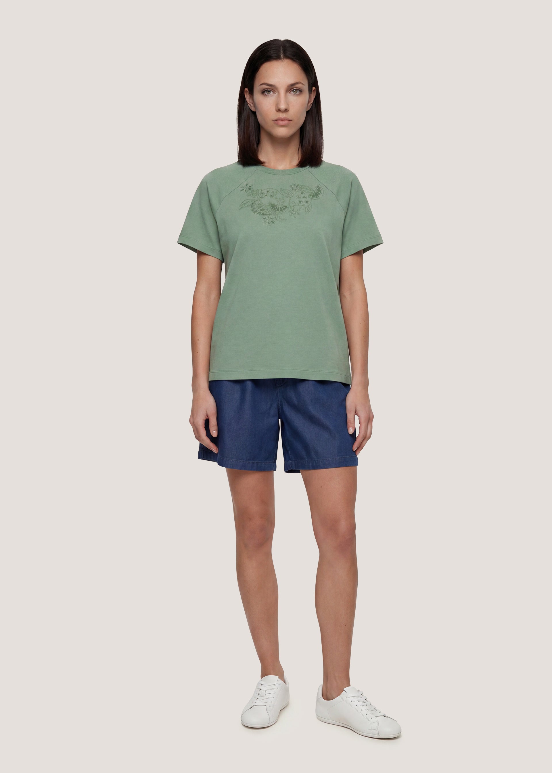 T-shirt con ricamo in puro cotone