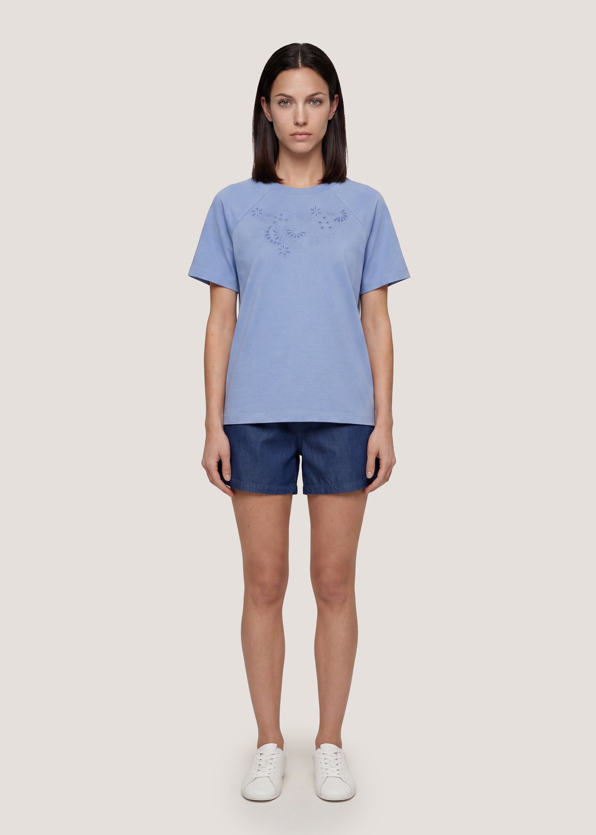 T-shirt con ricamo in puro cotone