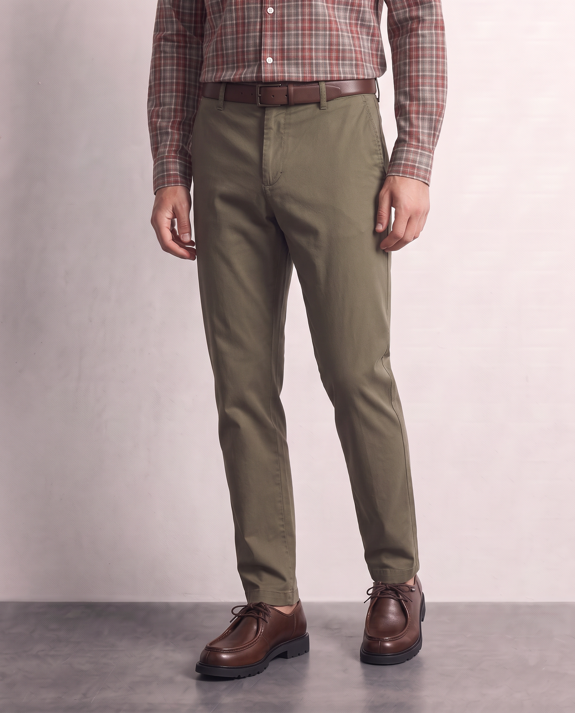 Pantaloni con tasche posteriori