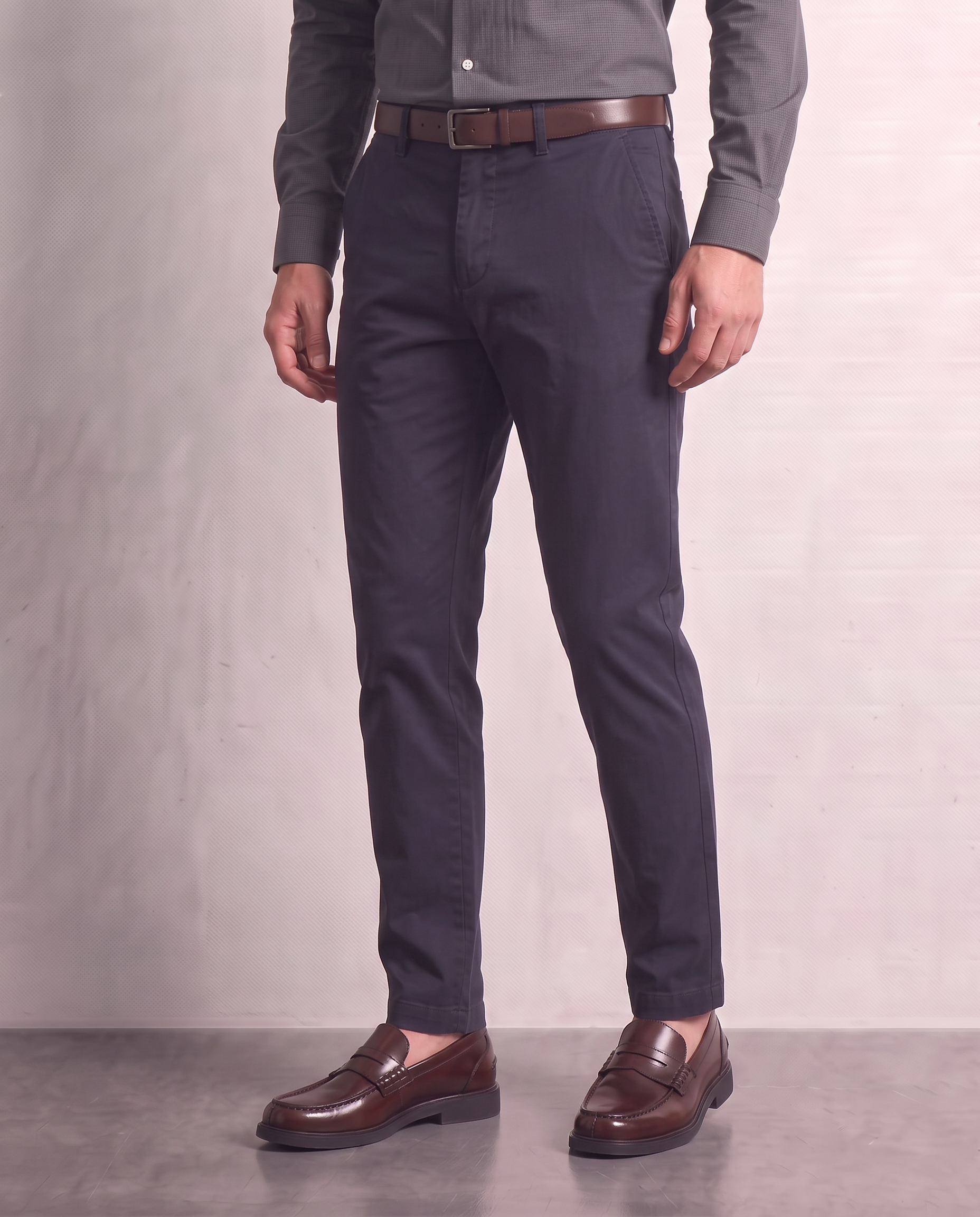 Pantaloni con tasche posteriori