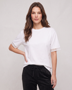 T-shirt con nastro sulle maniche