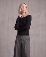 Pullover in costina con bottoni