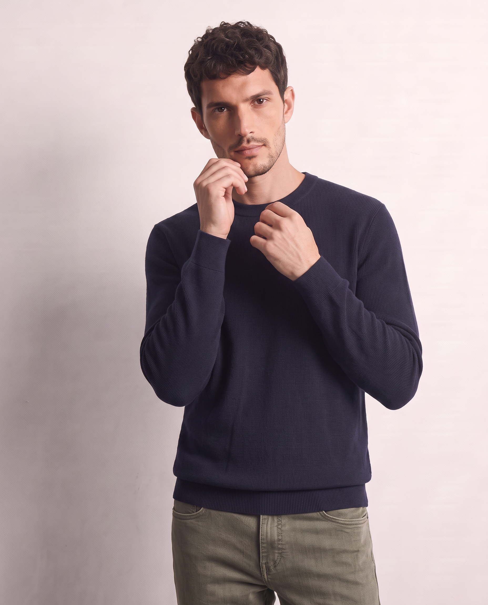 Maglione a costine con girocollo
