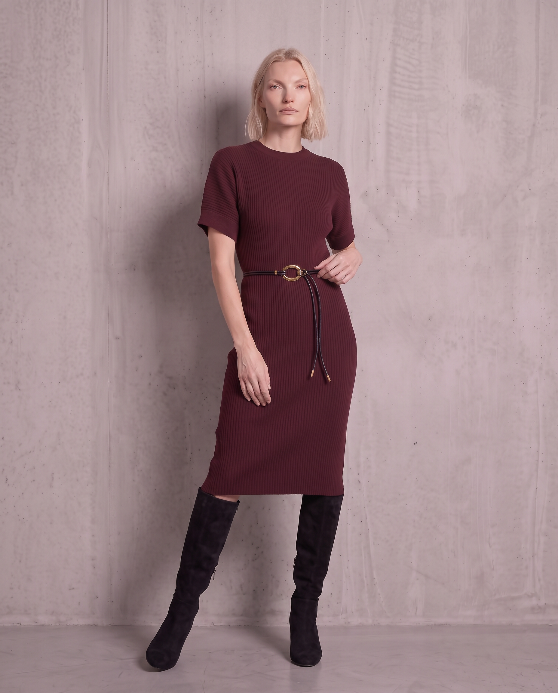 Abito in maglia con cintura