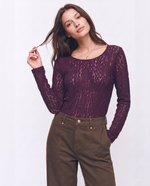 Top in pizzo con maniche lunghe