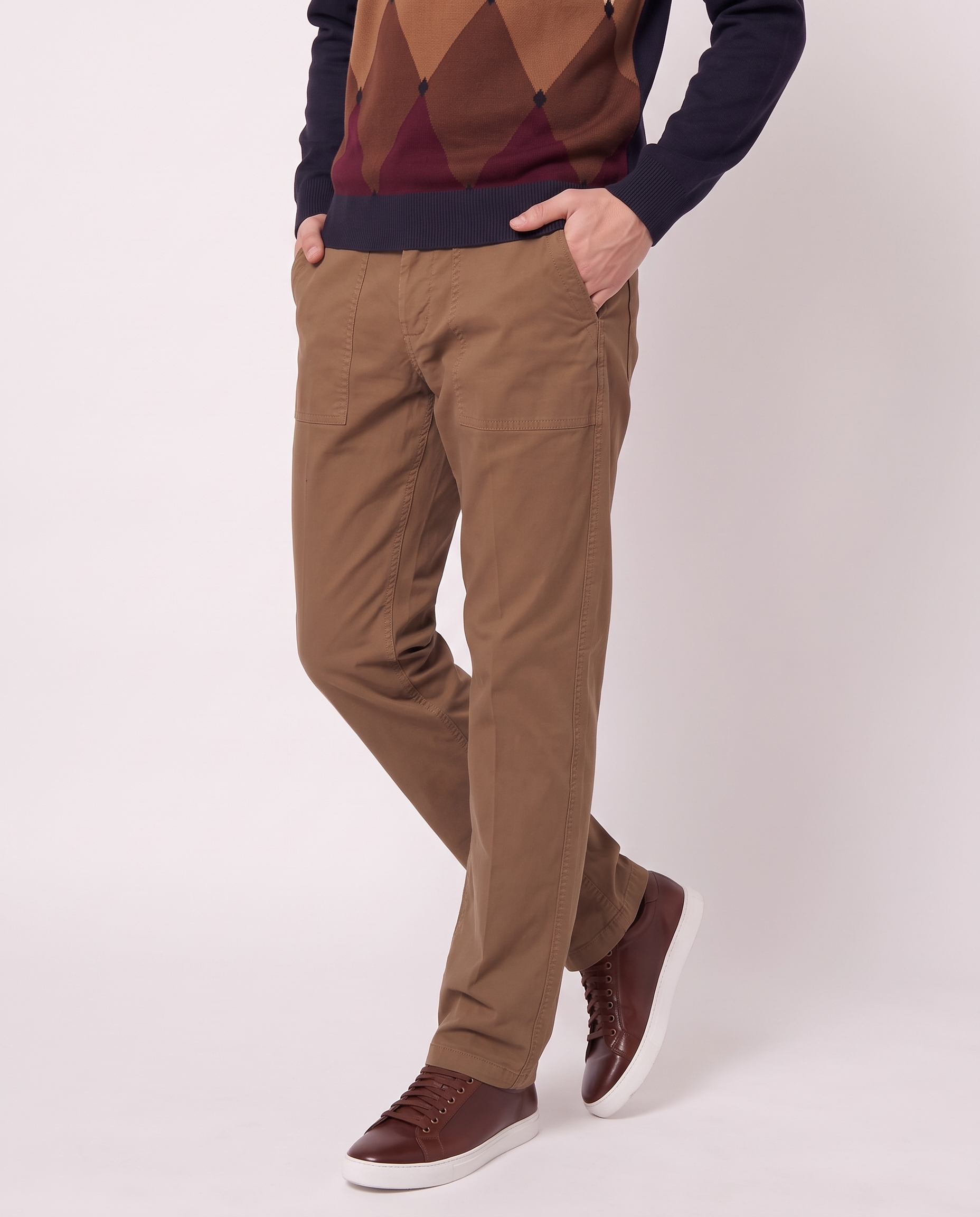 Pantaloni con tasconi applicati