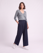 Pantalone ampio con lacci in vita