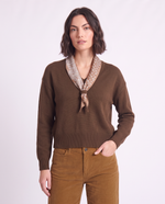 Maglia scollo a V con foulard