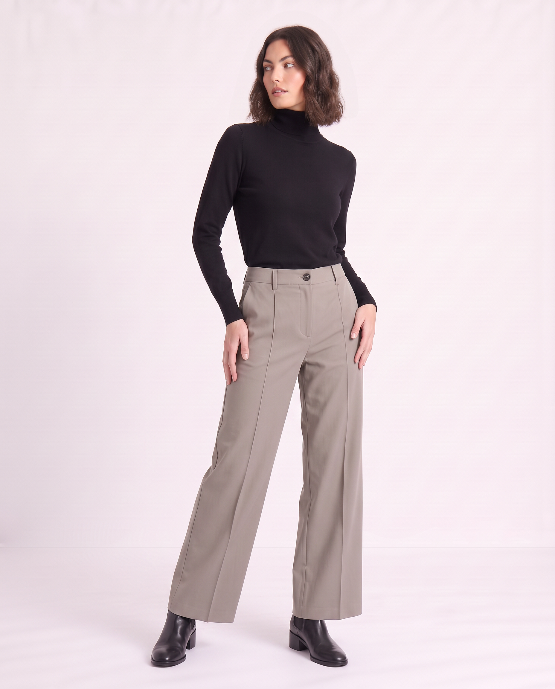 Pantaloni a gamba dritta con pieghe