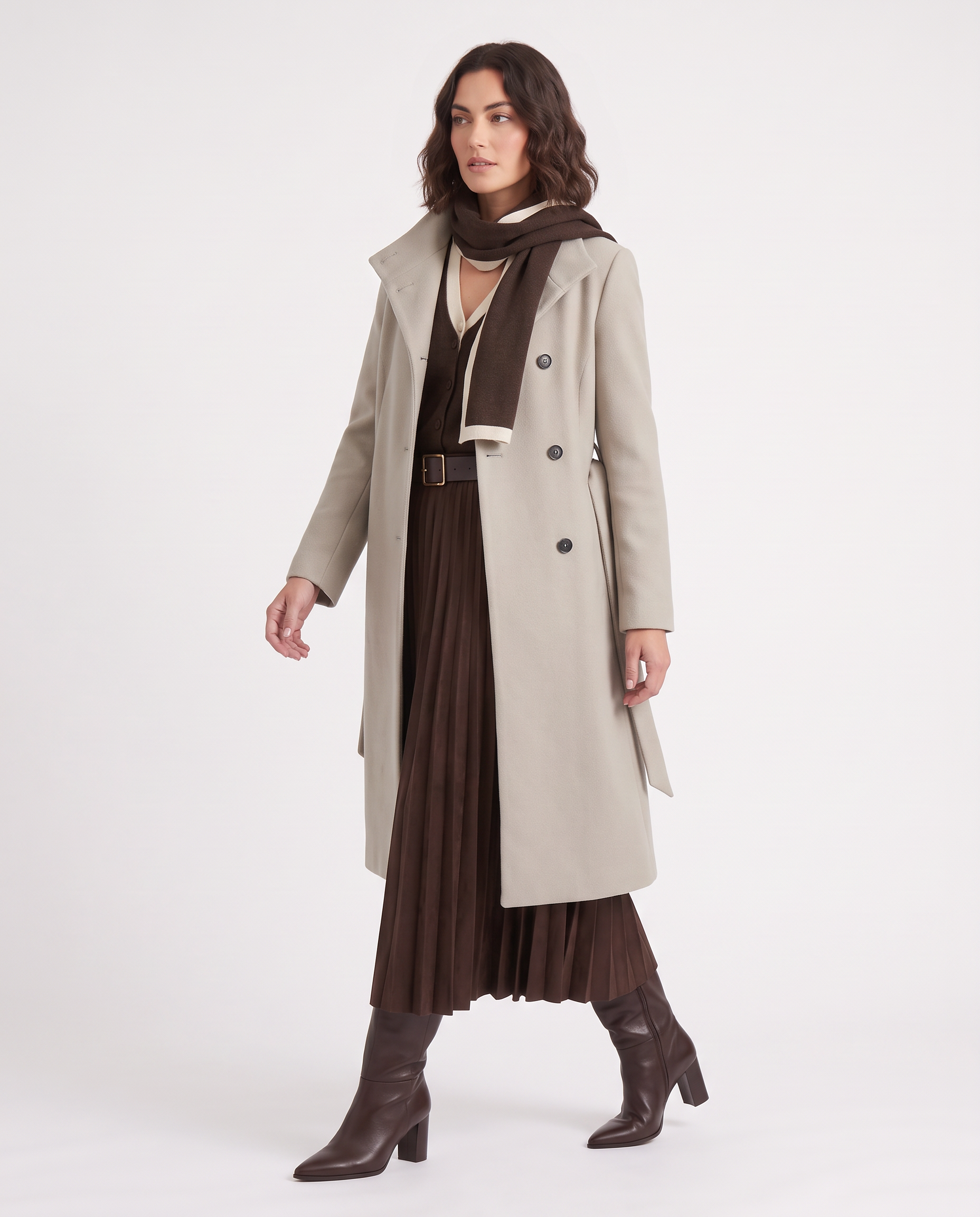 Cappotto con collo alto e cintura