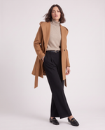 Cappotto con cappuccio e cintura