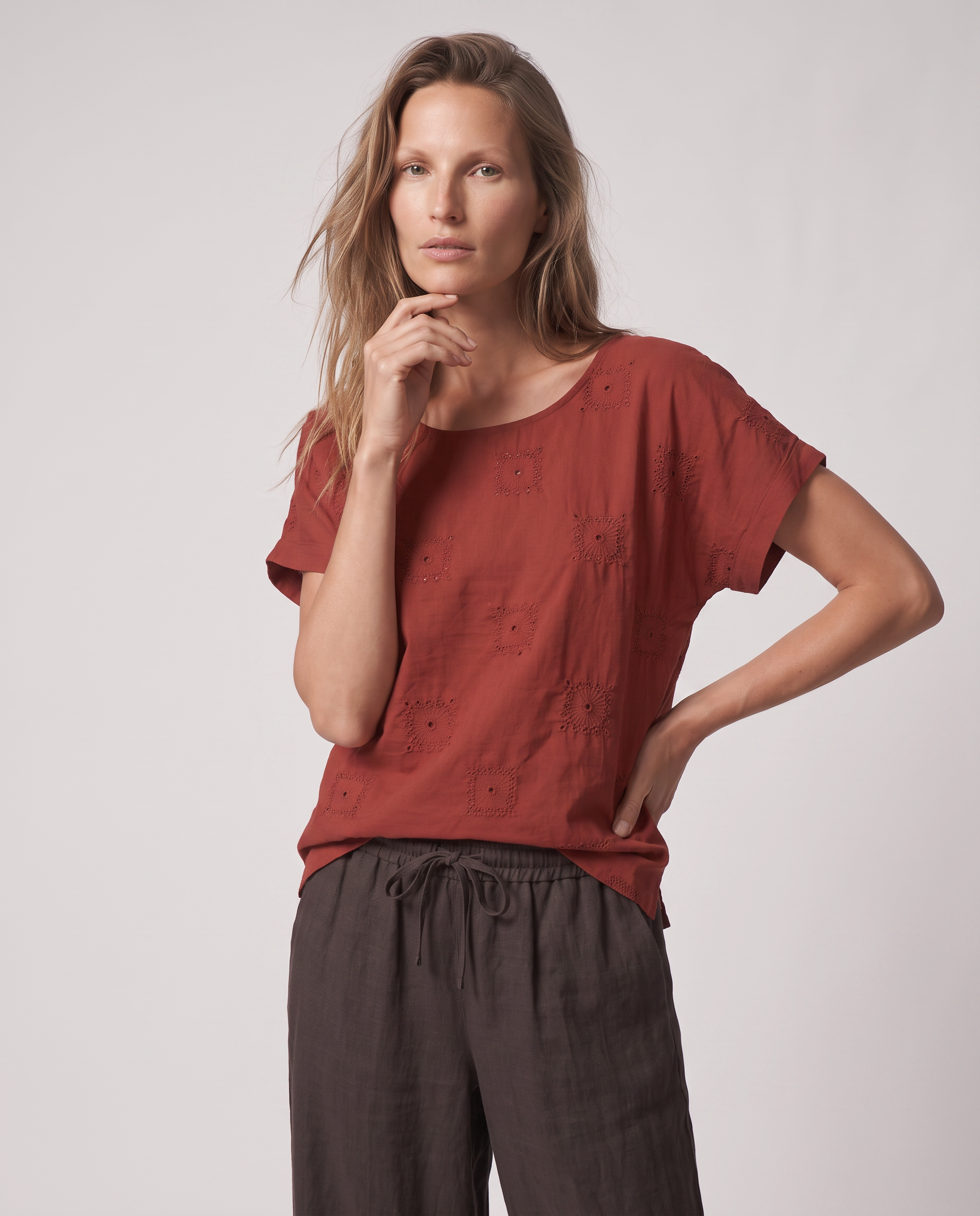 Blusa in cotone con ricami