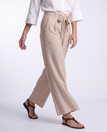 Pantaloni ampi con cintura