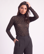 T-shirt aderente in pizzo